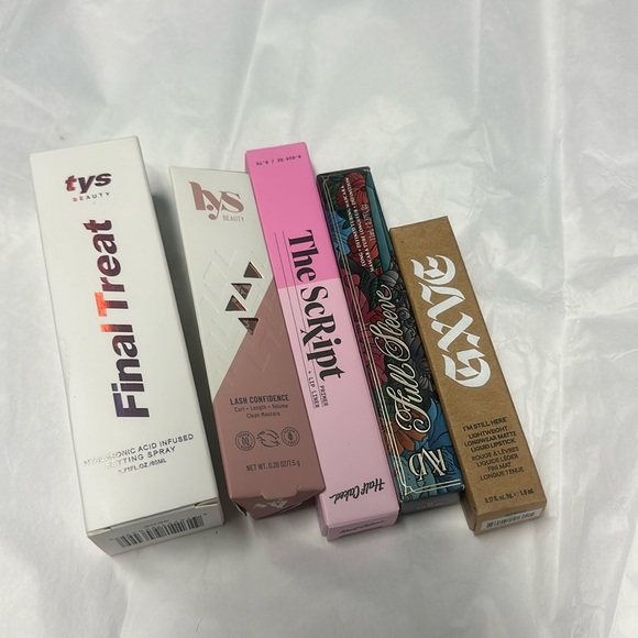 Lips, Lashes & Setting Spray Bundle! 5 Items - Picture 1 of 5